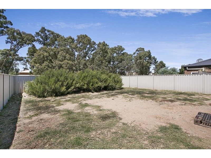 42 Barnett Drive, Kangaroo Flat VIC 3555