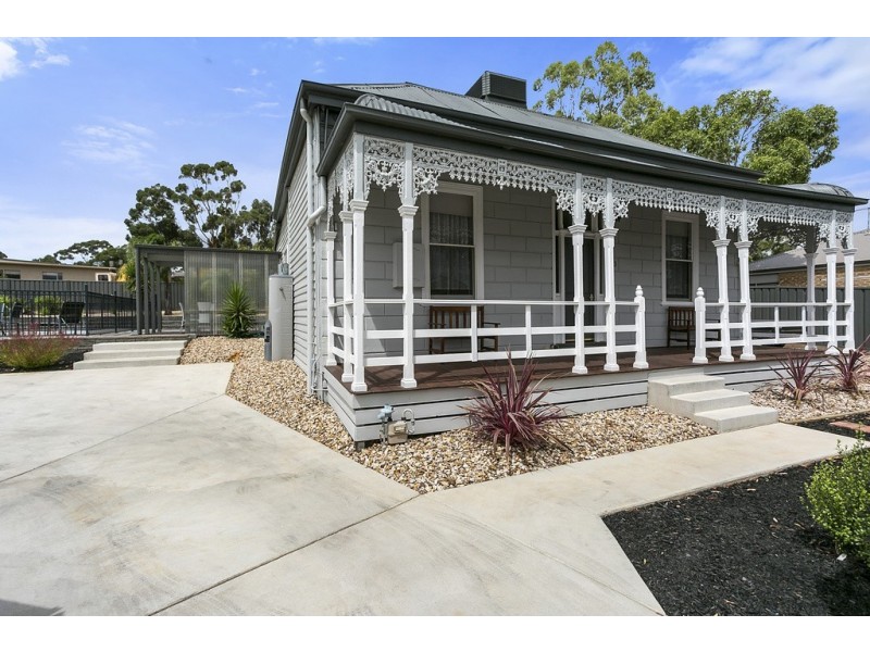 33 Pallett Street, Golden Square VIC 3555