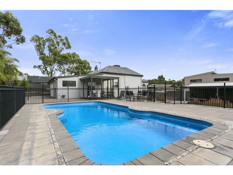 33 Pallett Street, Golden Square VIC 3555