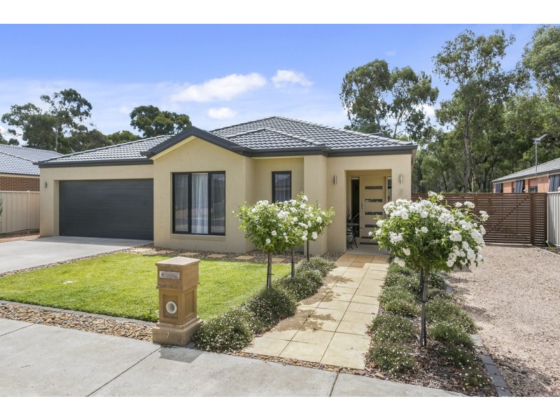 7 Crossley Avenue, Epsom VIC 3551