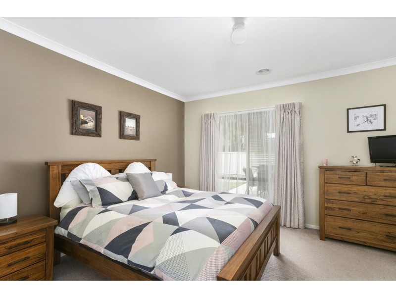 7 Crossley Avenue, Epsom VIC 3551