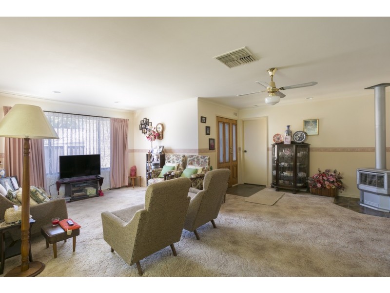 54 Gill Avenue, Eaglehawk VIC 3556