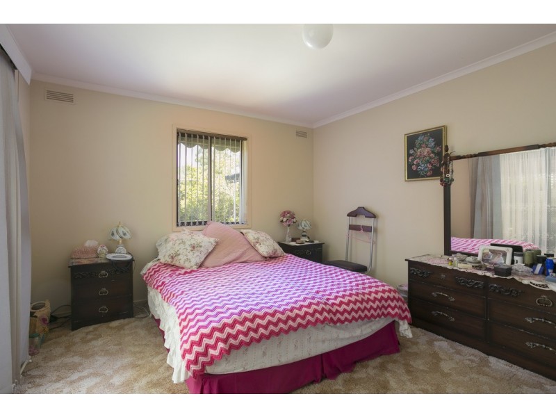 54 Gill Avenue, Eaglehawk VIC 3556