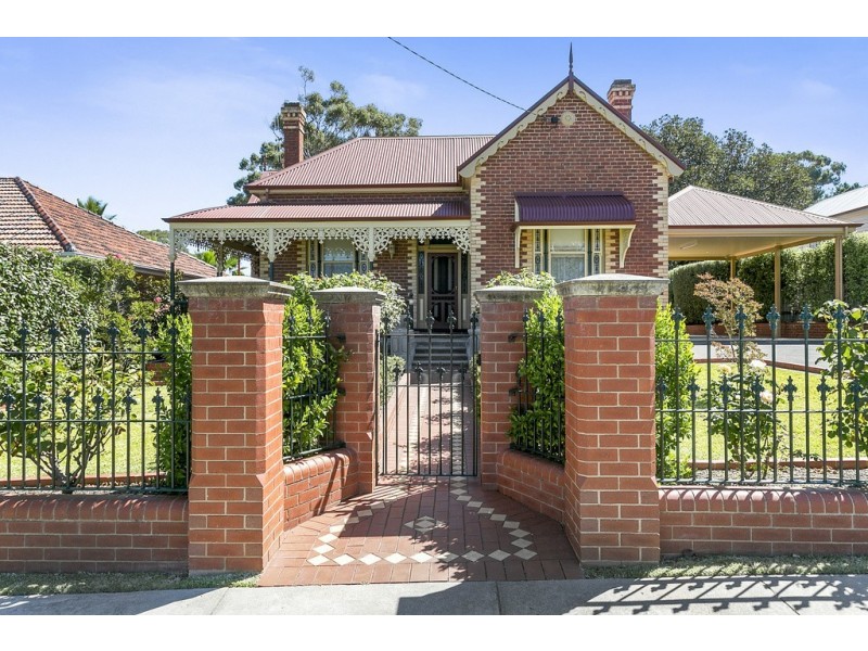 26 Reginald Street, Quarry Hill VIC 3550
