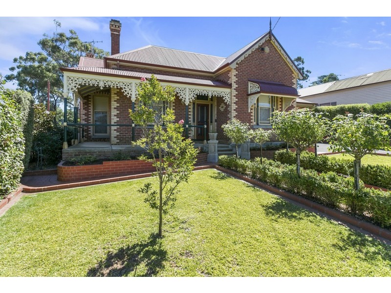 26 Reginald Street, Quarry Hill VIC 3550