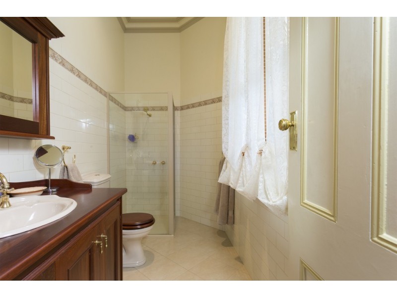 26 Reginald Street, Quarry Hill VIC 3550