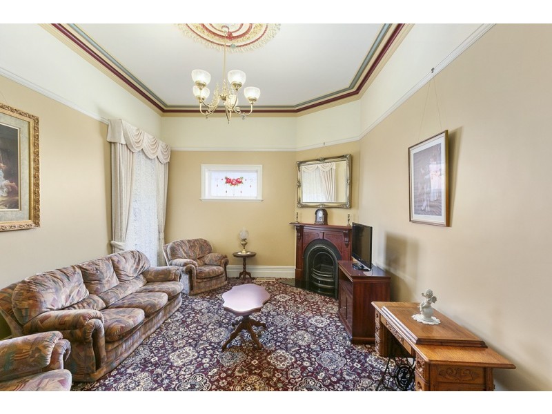 26 Reginald Street, Quarry Hill VIC 3550