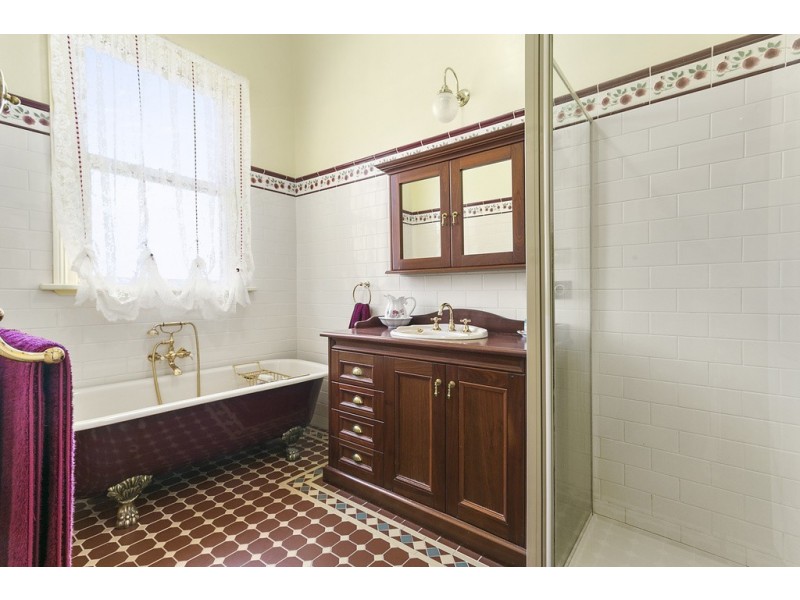 26 Reginald Street, Quarry Hill VIC 3550