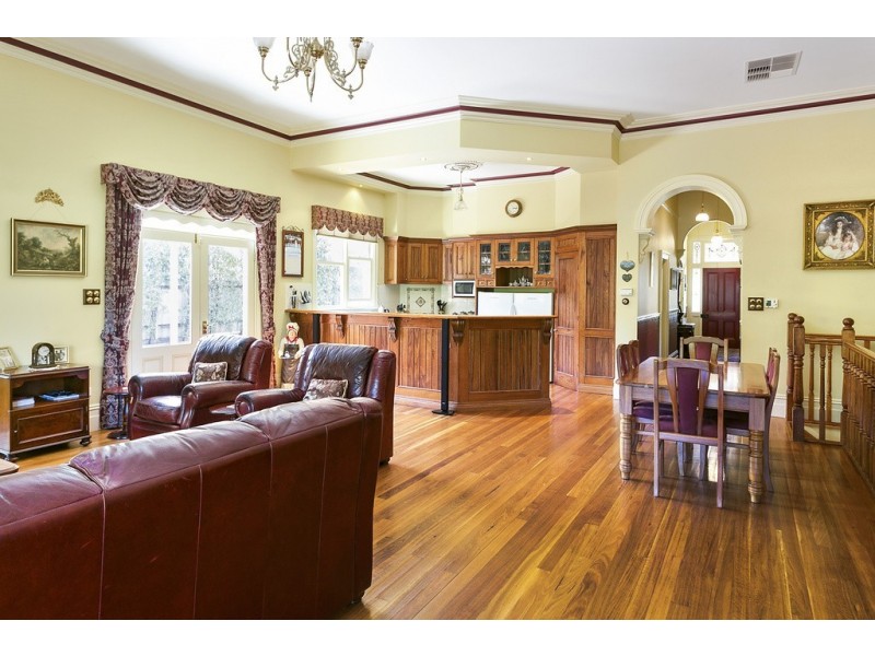 26 Reginald Street, Quarry Hill VIC 3550