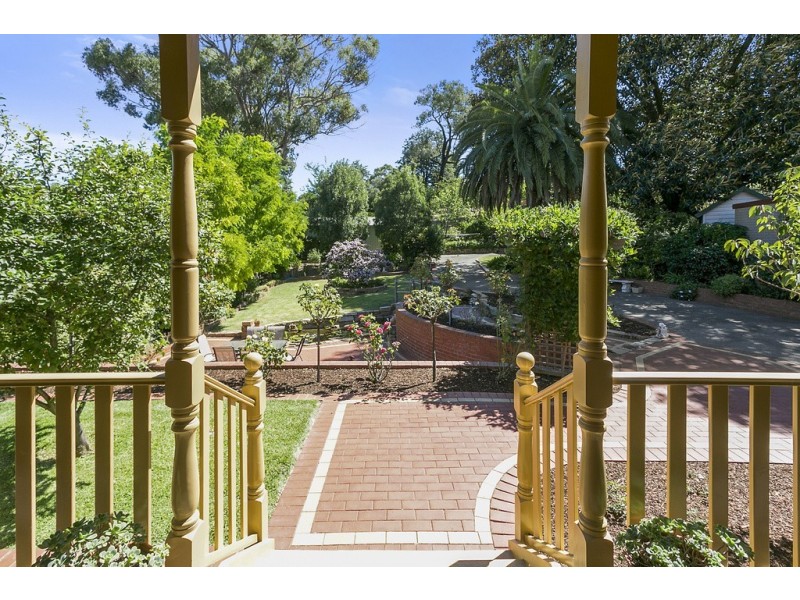 26 Reginald Street, Quarry Hill VIC 3550