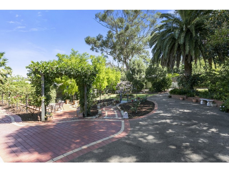 26 Reginald Street, Quarry Hill VIC 3550