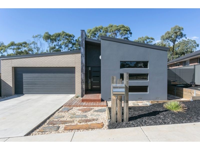 9 Bentley Terrace, Quarry Hill VIC 3550