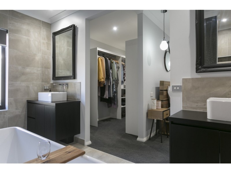 9 Bentley Terrace, Quarry Hill VIC 3550