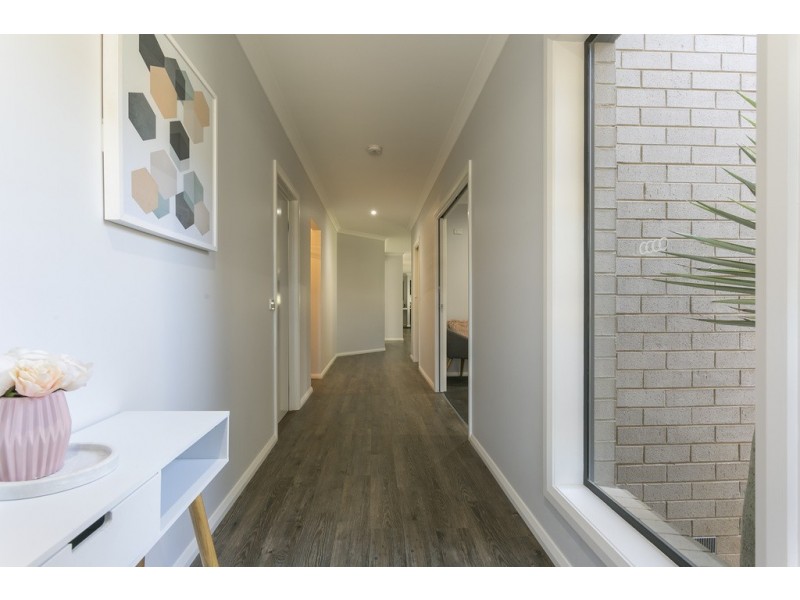 9 Bentley Terrace, Quarry Hill VIC 3550