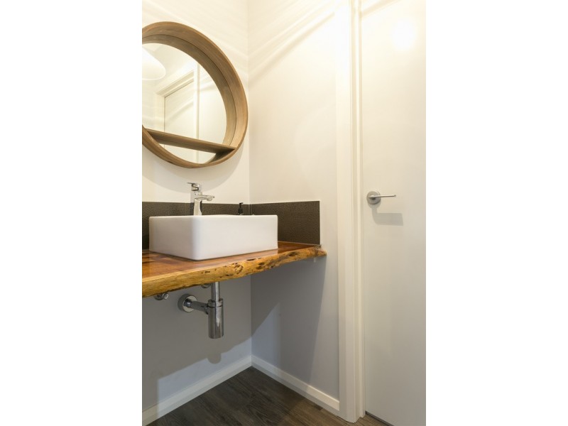 9 Bentley Terrace, Quarry Hill VIC 3550