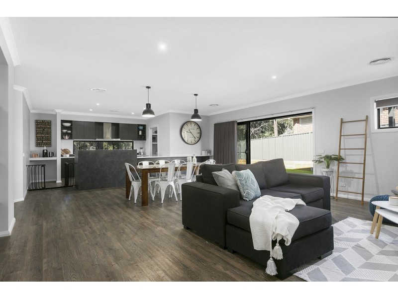 9 Bentley Terrace, Quarry Hill VIC 3550