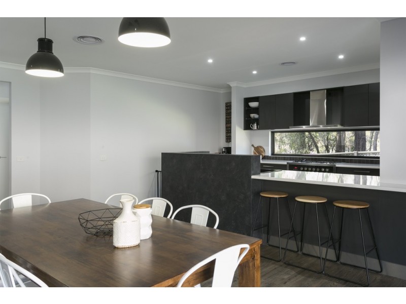 9 Bentley Terrace, Quarry Hill VIC 3550