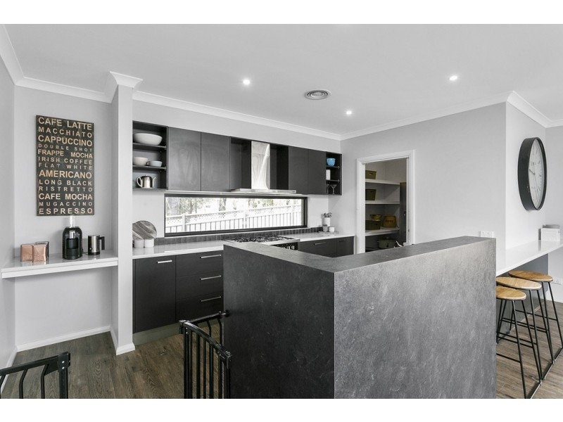 9 Bentley Terrace, Quarry Hill VIC 3550