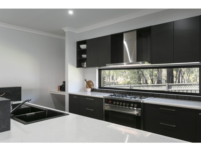 9 Bentley Terrace, Quarry Hill VIC 3550