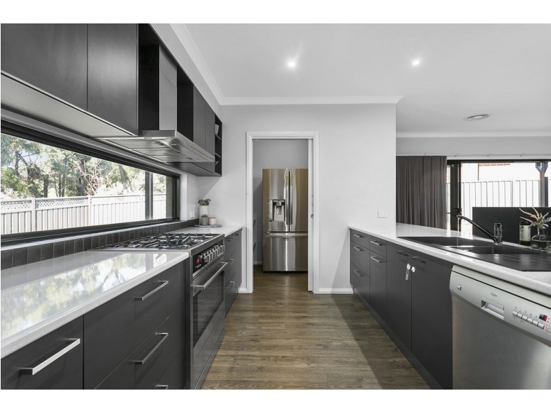 9 Bentley Terrace, Quarry Hill VIC 3550