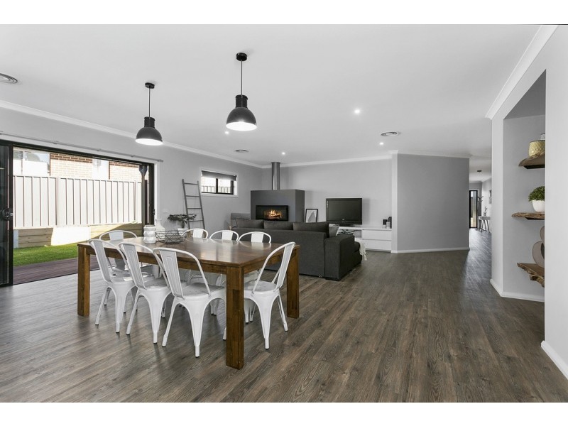 9 Bentley Terrace, Quarry Hill VIC 3550