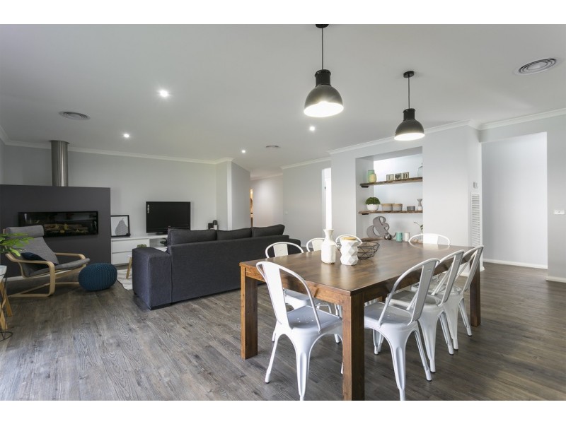 9 Bentley Terrace, Quarry Hill VIC 3550