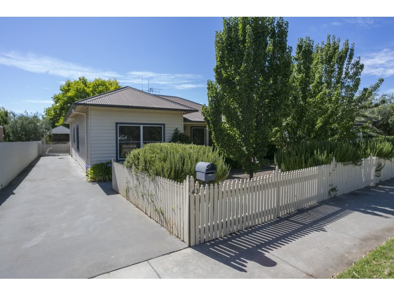 43 Reginald Street, Quarry Hill VIC 3550