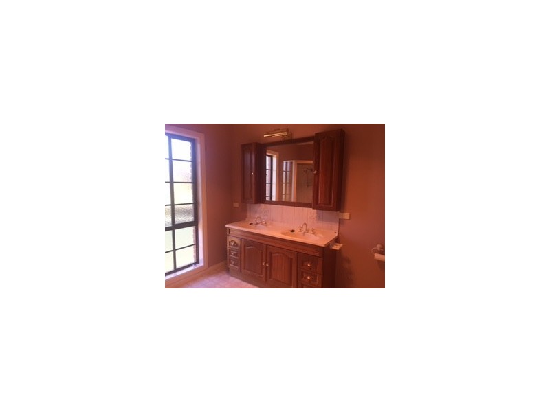 6 Edmund Street, Kangaroo Flat VIC 3555