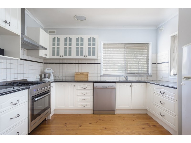 60 Golf Course Road, Ascot VIC 3551