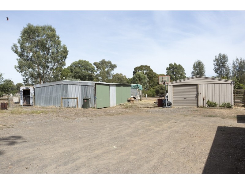 60 Golf Course Road, Ascot VIC 3551
