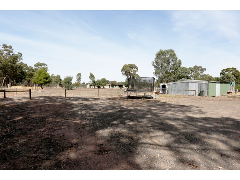 60 Golf Course Road, Ascot VIC 3551