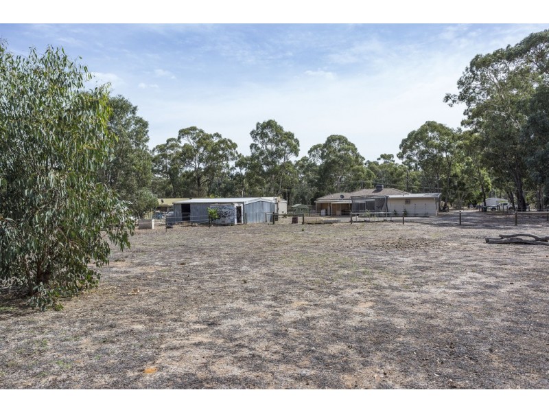 60 Golf Course Road, Ascot VIC 3551