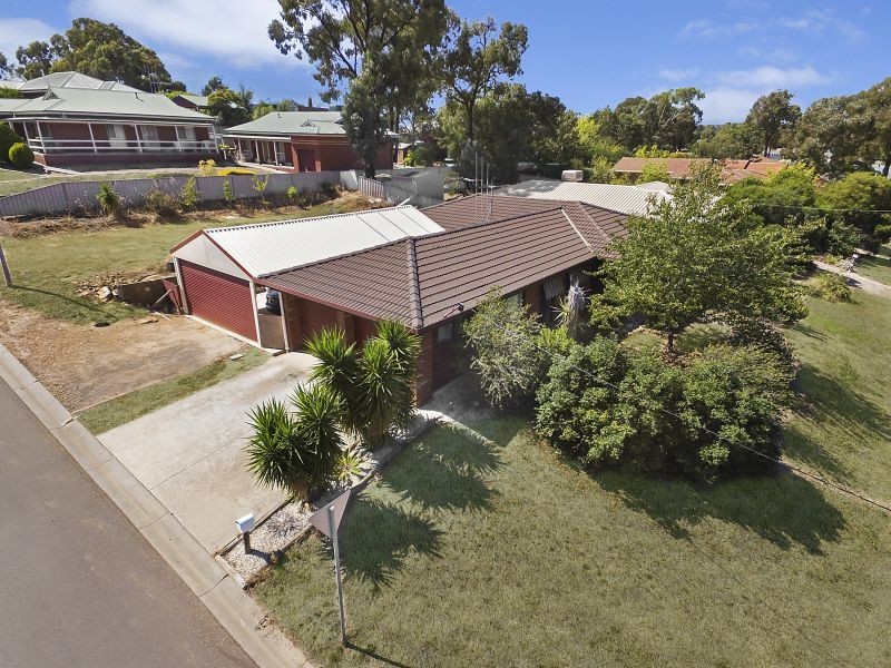 76 Browning Street, Kangaroo Flat VIC 3555