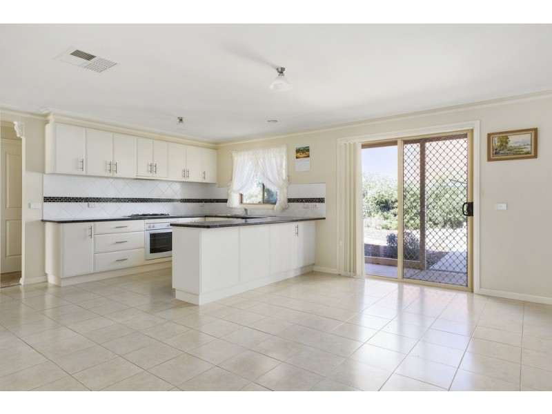 50 Carolyn Way, Maiden Gully VIC 3551