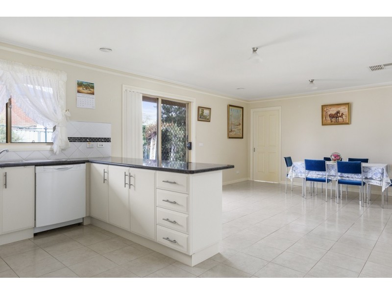 50 Carolyn Way, Maiden Gully VIC 3551