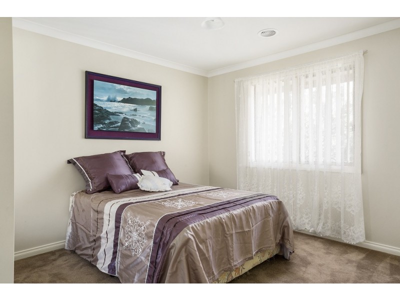 50 Carolyn Way, Maiden Gully VIC 3551