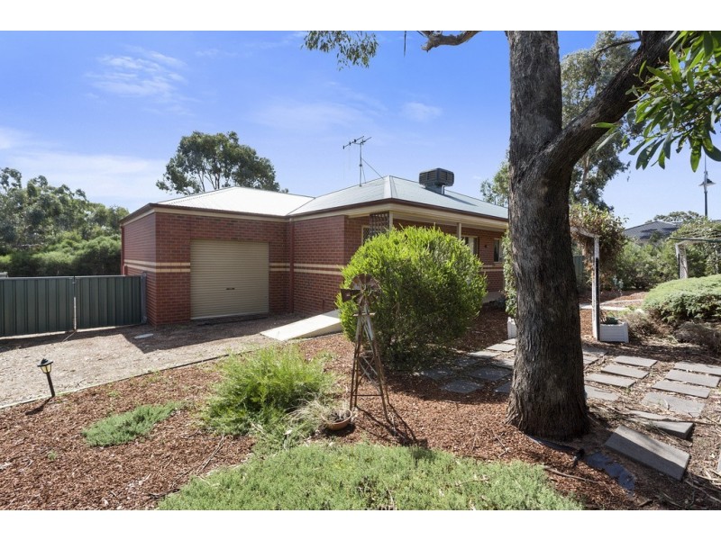 50 Carolyn Way, Maiden Gully VIC 3551