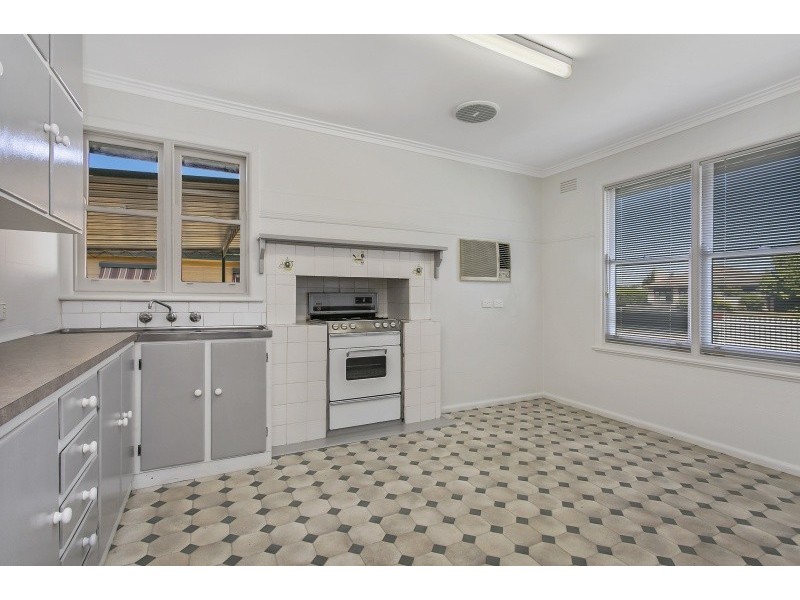 24 Wesley Street, Kangaroo Flat VIC 3555