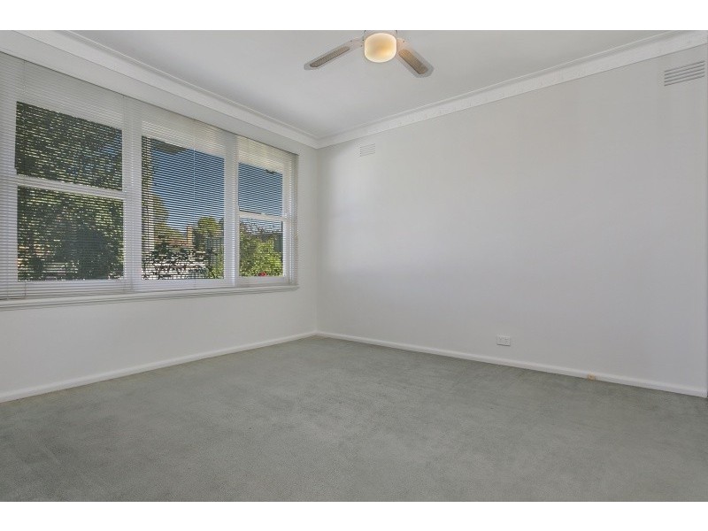 24 Wesley Street, Kangaroo Flat VIC 3555