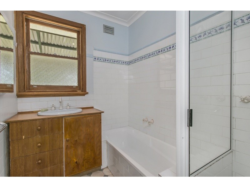 24 Wesley Street, Kangaroo Flat VIC 3555