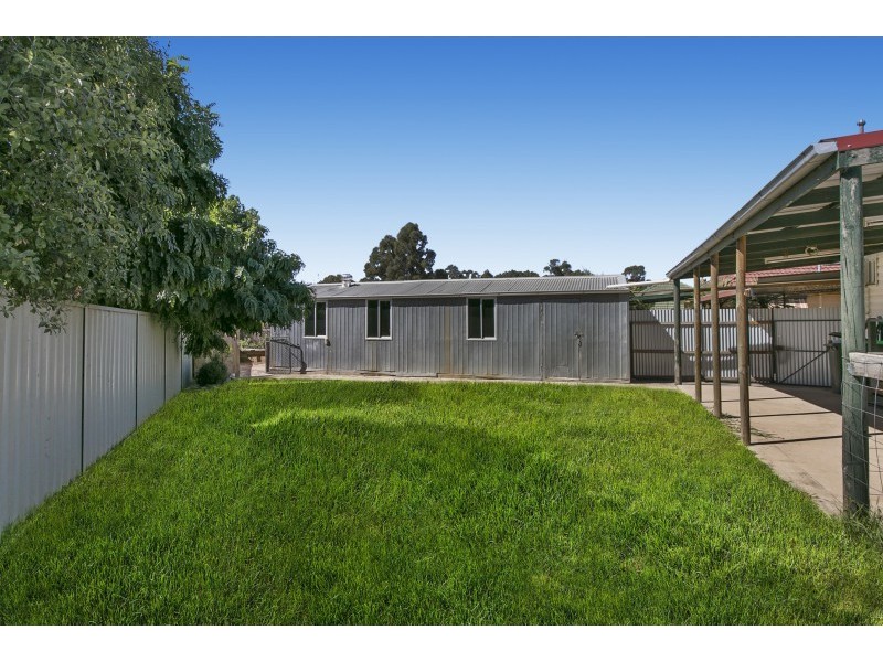 24 Wesley Street, Kangaroo Flat VIC 3555