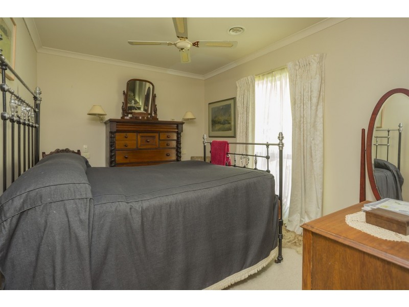 3 Birch Grove, Strathdale VIC 3550