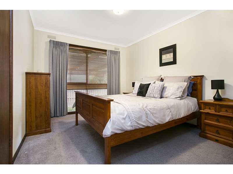 24 Lowndes Street, Kennington VIC 3550