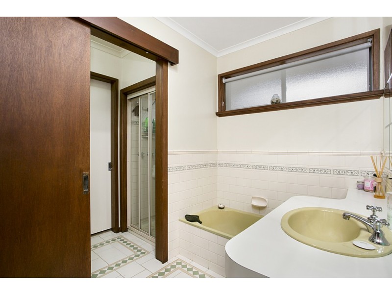 24 Lowndes Street, Kennington VIC 3550