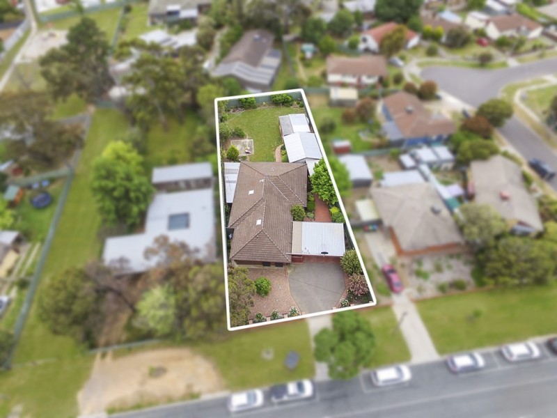 24 Lowndes Street, Kennington VIC 3550