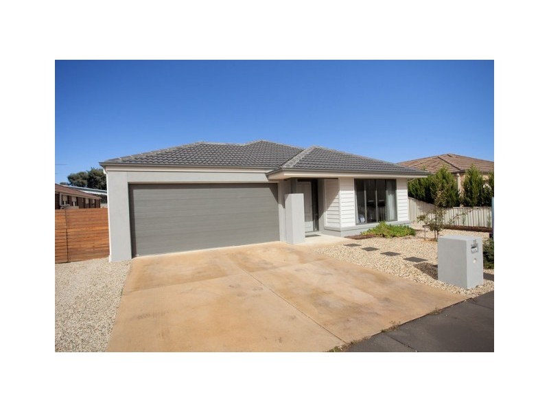 15 Cooba Drive, Epsom VIC 3551