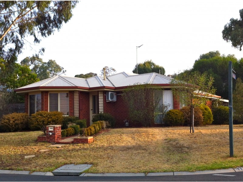 31 Pattison Drive, Kangaroo Flat VIC 3555