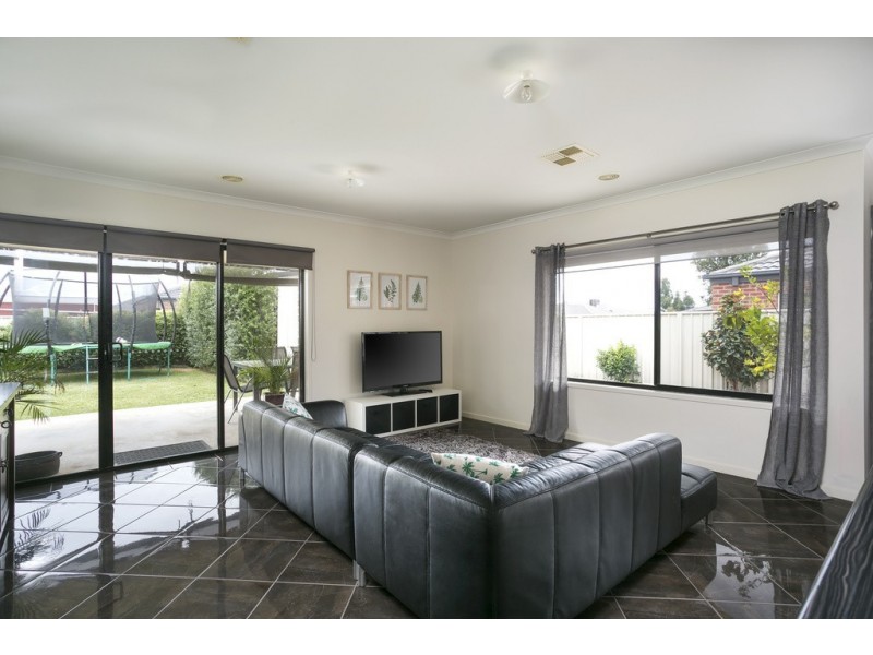6 McMeeken Way, Epsom VIC 3551