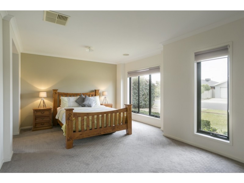 6 McMeeken Way, Epsom VIC 3551
