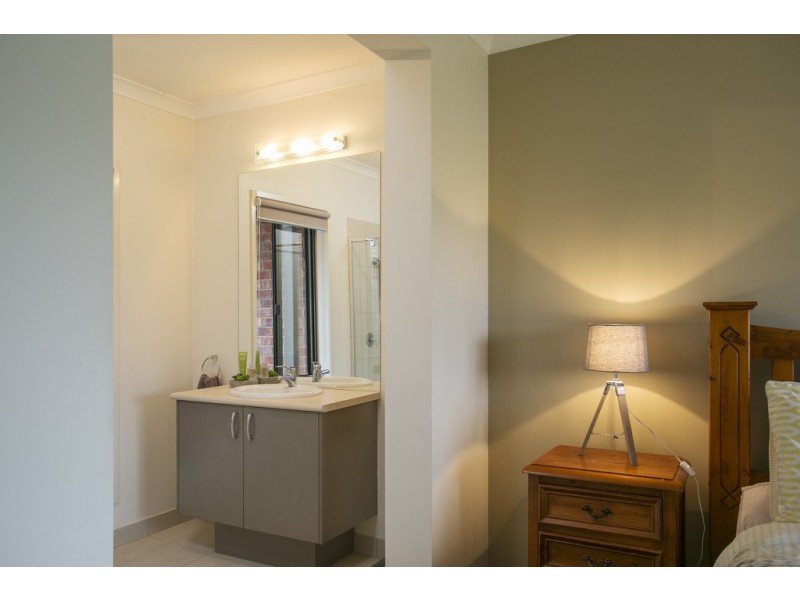 6 McMeeken Way, Epsom VIC 3551